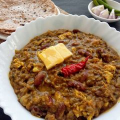 A picture of Egg tadka.