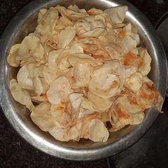 A picture of Homemade potato chips.