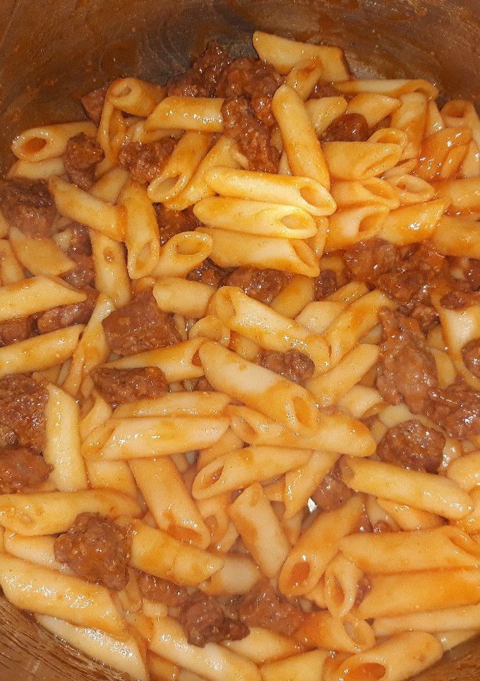 Una foto de Macarrones sencillos con hamburguesa de ternera
