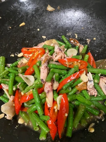 Langkah Mudah untuk Menyiapkan Resep  Tumis kacang panjang cumi asin yang Lezat, Sempurna