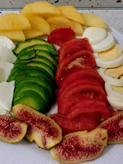 Una foto de Frutas y verduras con queso