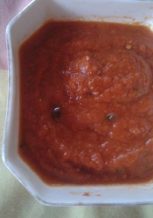 A picture of Tikha tomato chutney.