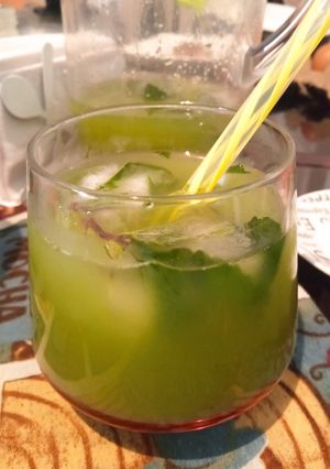 Una foto de Limonada de pepino y menta