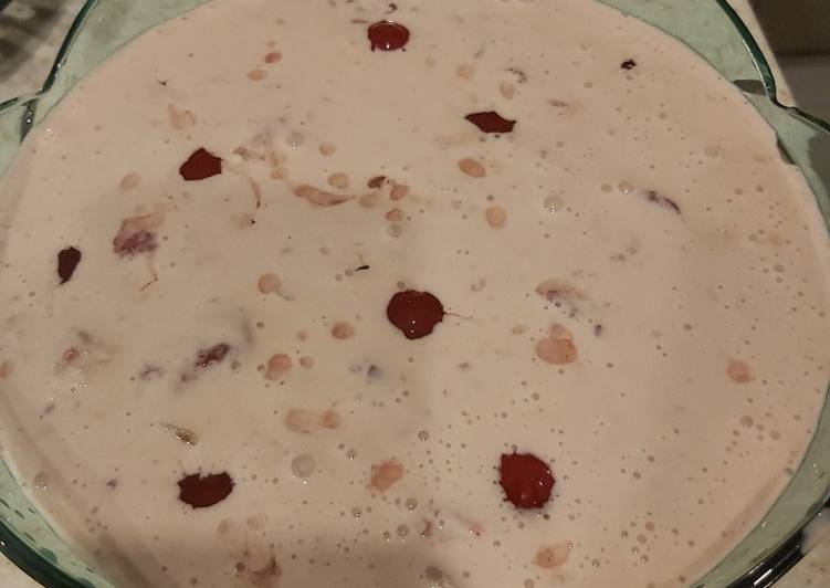 Steps to Make Perfect Cream and Yogurt with Berries