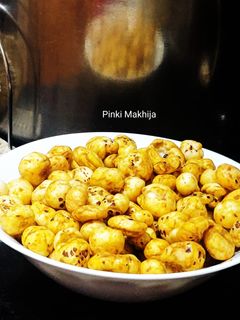 चटपटा मखाना (chatpata makhana recipe in Hindi) रेसिपी मुख्य फोटो