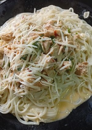 Una foto de Tallarines con Salsa de Verdeo, Champiñones y Pollo