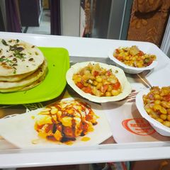 A picture of Chole Kulcha.