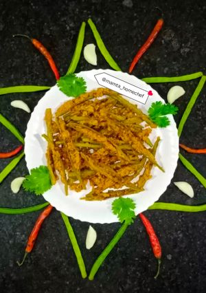 A picture of Stuffed Cluster Beans Curry.