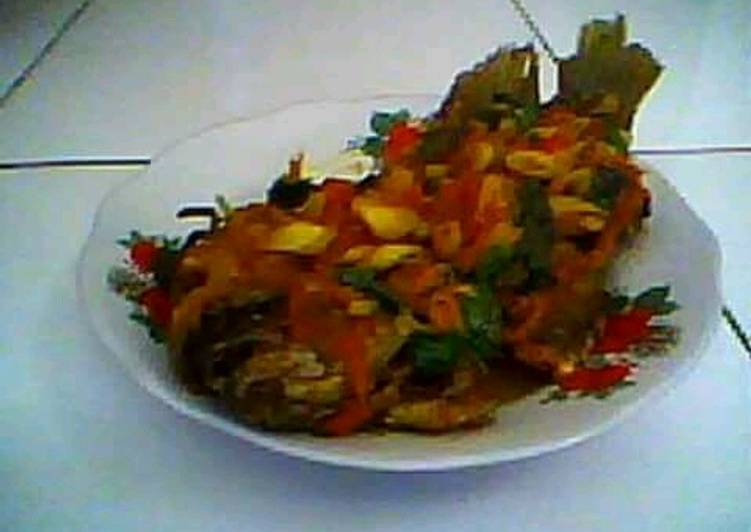 Gurame goreng siram bumbu sereh