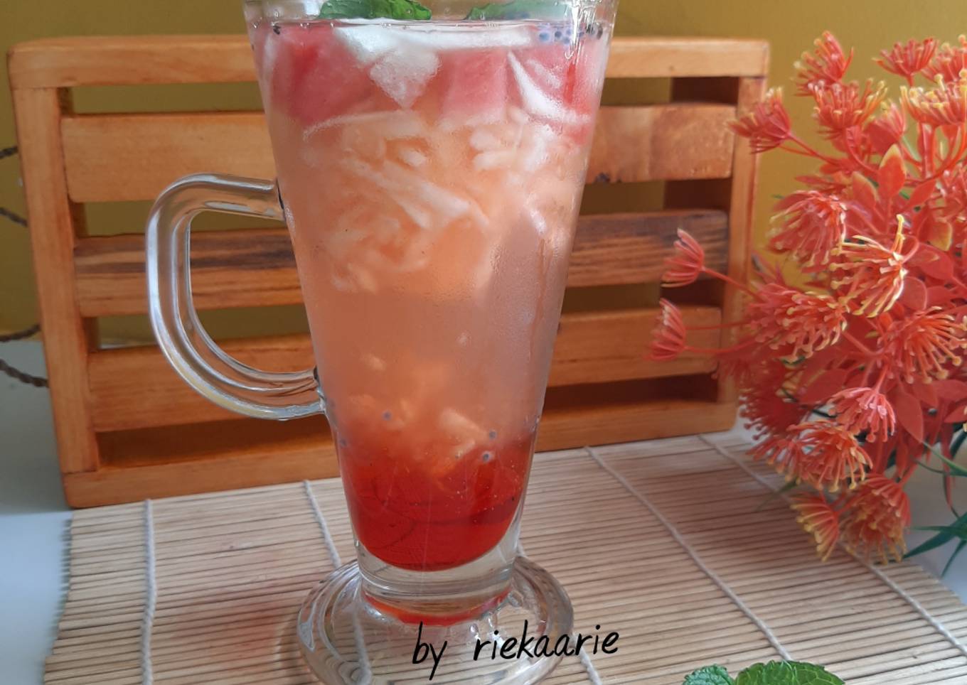 58. Es Blewah sirup merah Cocopandan