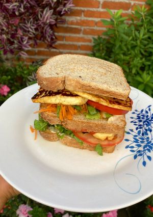 Una foto de Sándwich de Adobera 3 pisos