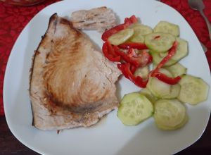 Una foto de Albacora con mantequilla y ajo