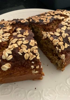 Una foto de Torta maní, banano y avena