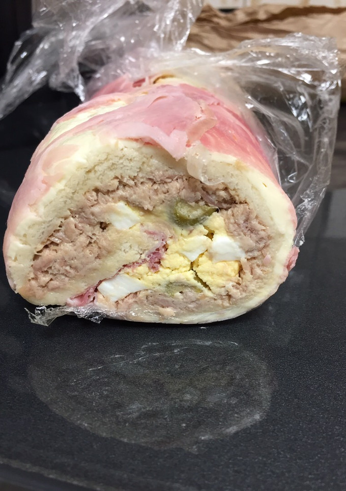 Una foto de Rollo de jamón, queso y atún