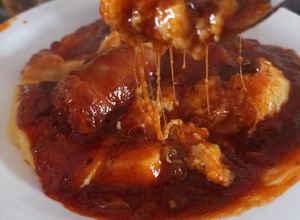Una foto de Tuco rápido de chorizo con polenta cremosa