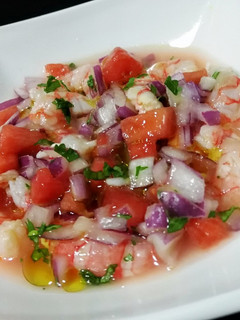 Una foto de Ceviche de gamba roja con sandía