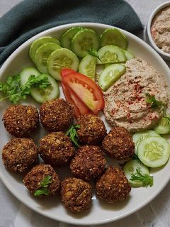 કાળા ચણા ના ફલાફલ (BlackChana Falafal Recipe In Gujarati) રેસીપી મુખ્ય ફોટો