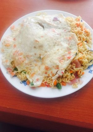 A picture of Veggie Noodles with veggie fried eggs.
