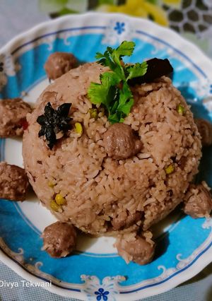 A picture of Soya and matar pulav.