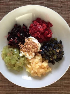 Una foto de Yogurt griego con frutas