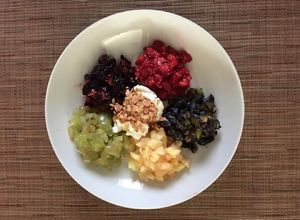 Una foto de Yogurt griego con frutas