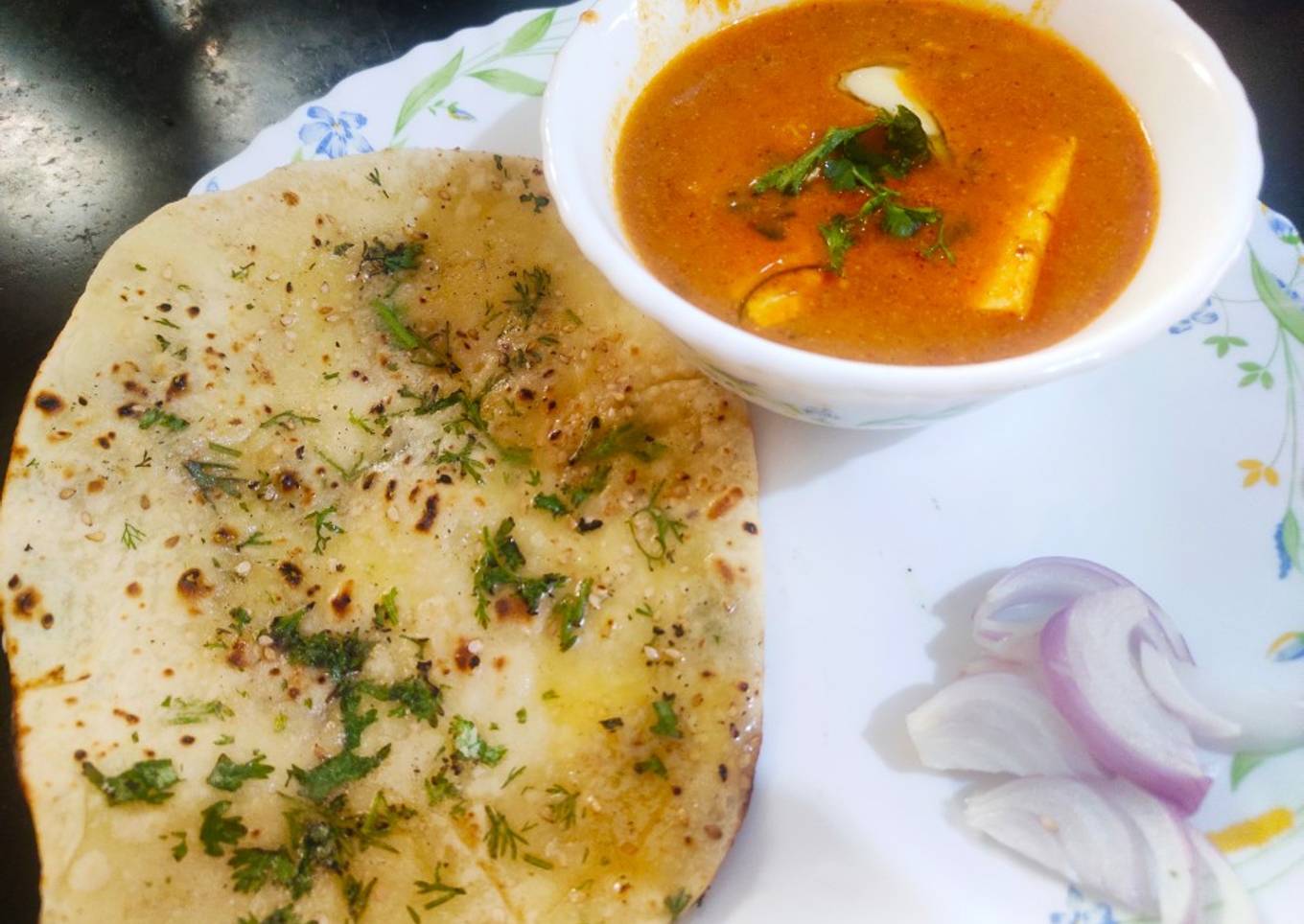 Paneer butter masala with Sesame butter Naan