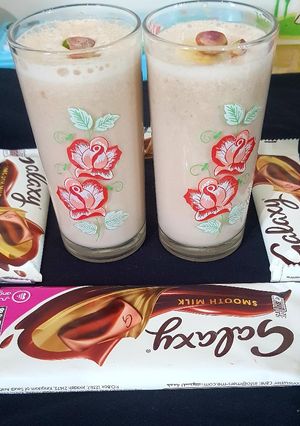 બનાના ચોકલેટ મિલ્ક શેક (Banana Chocolate Milkshake Recipe In Gujarati) રેસીપી મુખ્ય ફોટો