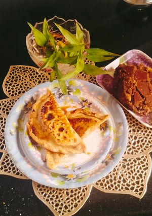 A picture of Gur ki Roti (jaggery stuffed paratha) 😋 sweet paratha 😋.