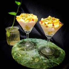 A picture of Cornflakes yogurt parfait.