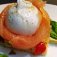 Focaccia di patate con salmone affumicato e burratina