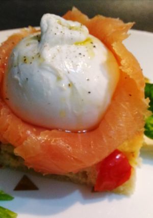 Foto di Focaccia di patate con salmone affumicato e burratina