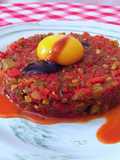 Tartar de piquillos y encurtidos