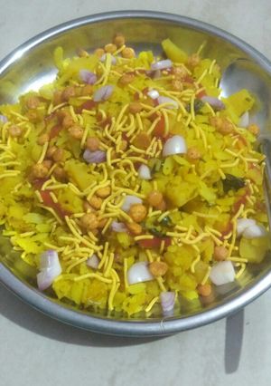 બટાકા પૌવા (Bataka Pauva Recipe In Gujarati) રેસીપી મુખ્ય ફોટો