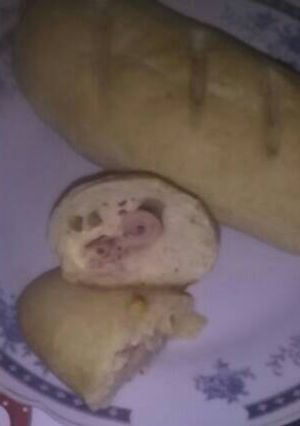 Una foto de Pan casero con paleta y queso!