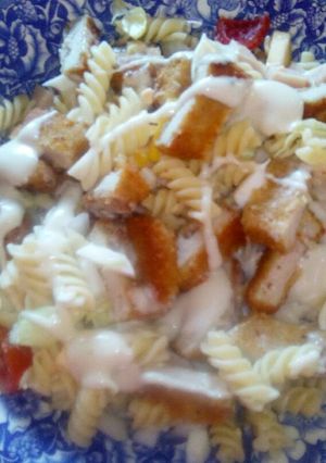 Foto principal de Ensalada de pasta, con salsa césar