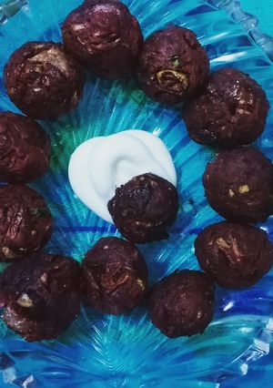 A picture of Beet balls.