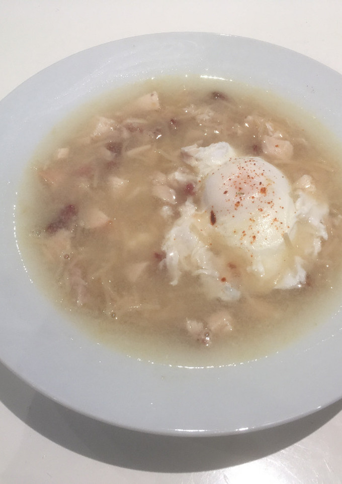 Una foto de Sopa con pollo asado