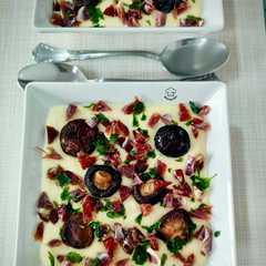 Foto di Crema de patata al romero con shiitake y jamón