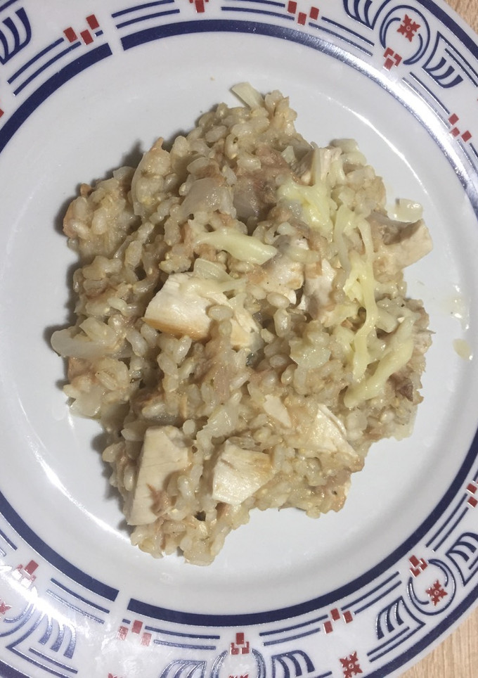 Una foto de Arroz integral con pollo y mozzarella