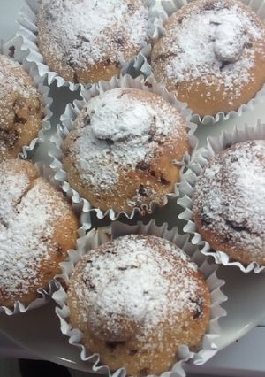 Una foto de Mini budines de vainilla con pasas al Marsala y chip de chocolat