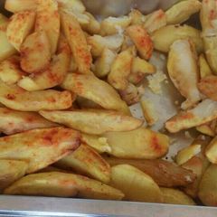 A picture of Fried potatoes with chilli.