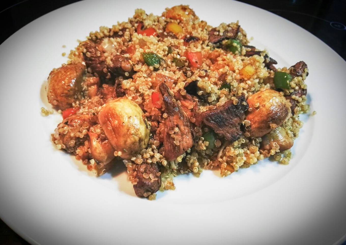 Quinoa con pollo y verduras maceradas en salsa de soja