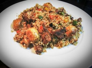 Foto principal de Quinoa con pollo y verduras maceradas en salsa de soja