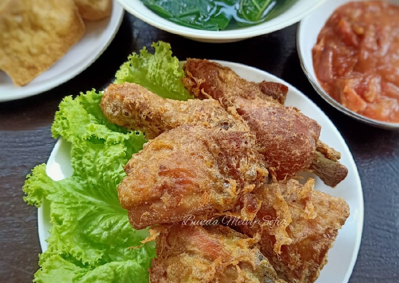 Ayam Goreng Balut Telur dengan bumbu dasar kuning