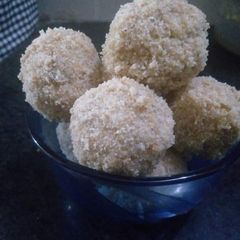 A picture of Rava Laddu.