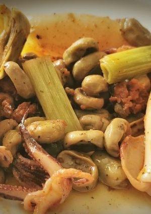Una foto de Chipirones con verduras de invierno