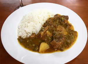 Una foto de Costilla de Res estofada con Loche y Pinot Noir