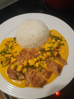 Una foto de Pechuga de pollo en salsa de pejiballe