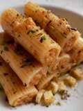 Rigatoni rellenos de butifarra de huevo