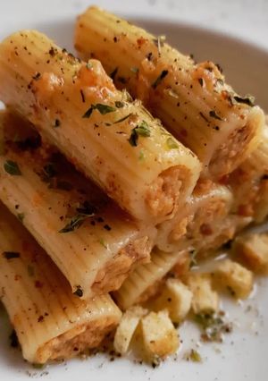 Una foto de Rigatoni rellenos de butifarra de huevo